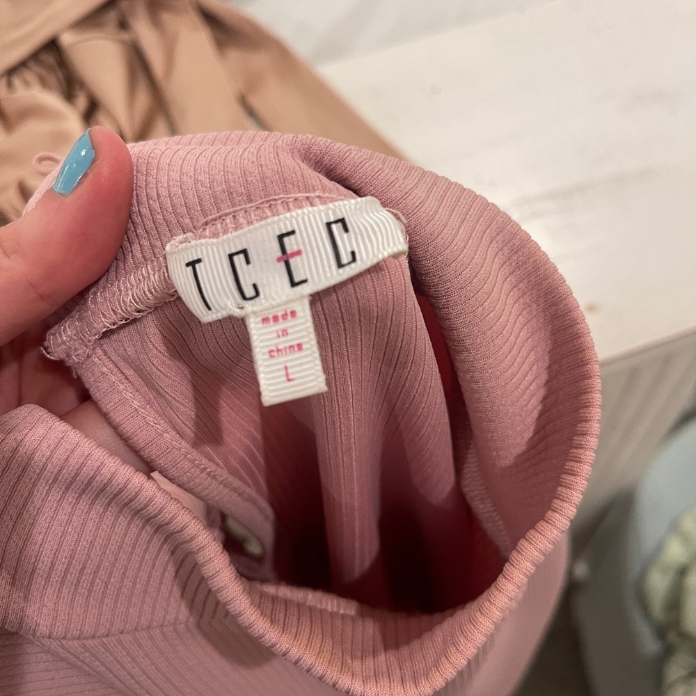 Pink top - Picture 3 of 4